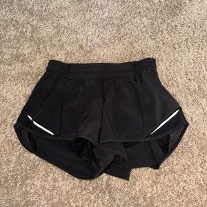 Lululemon Hotty Hot Low-Rise Lined Short 2.5” | Size 4